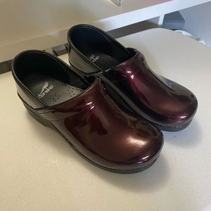 dansko size 40 clog